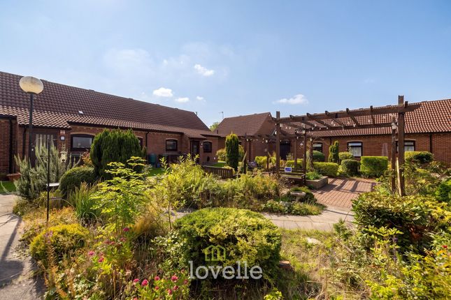 9 St. Johns Court, Grimsby photo 2