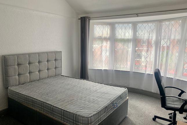 63, Manchester photo 4