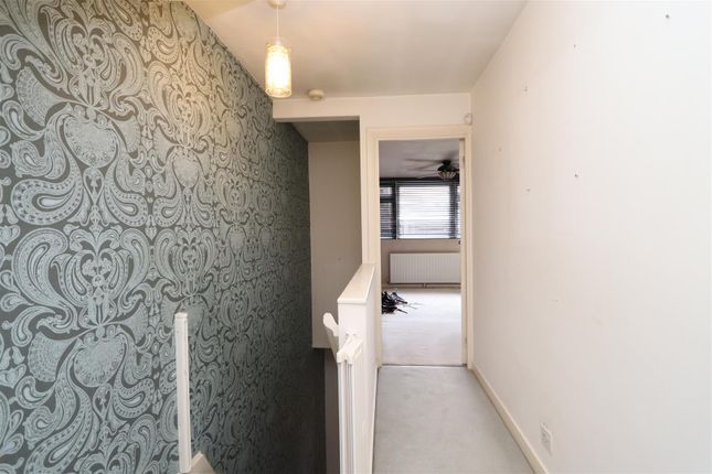 Flat for sale in Park Avenue, Palmers Green