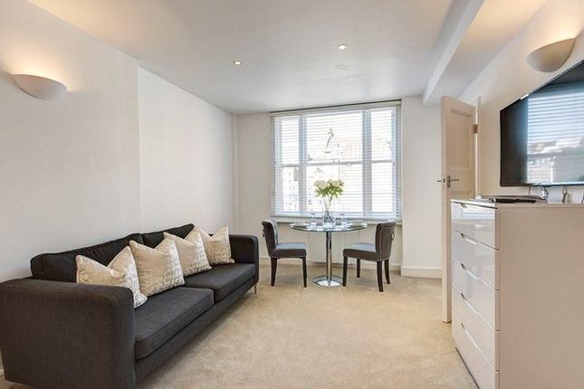 Studio flat on Flat 38, 39, Hill Street, London, £2,817/mo