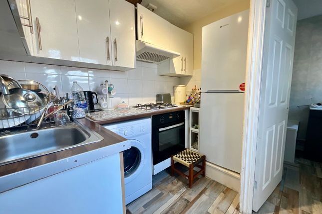 16, Queen Street, Pontypool photo 2