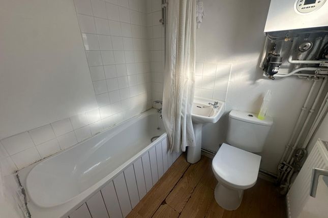 52 James Street, Sheerness photo 4