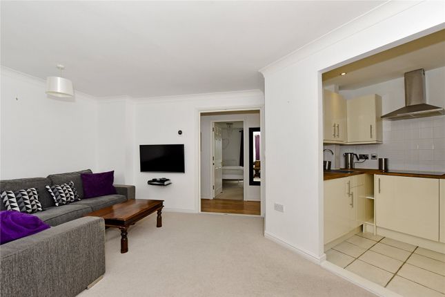 Flat to rent in The Courtyard, Victoria Road, Marlow, Buckinghamshire
