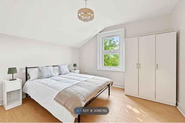 C Birkbeck Avenue, London photo 3