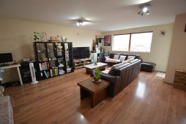 Flat 18, 69-71, Denestock House, Bell Road, Hounslow photo 4