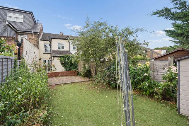 16 Capel Road, Watford photo 4