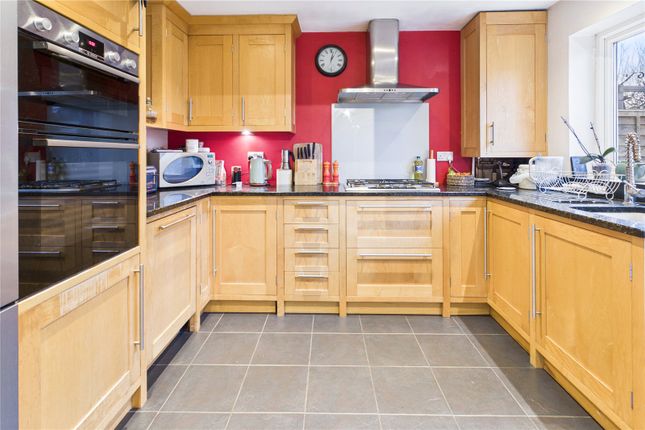 22, Browning Close, Berkshire photo 4