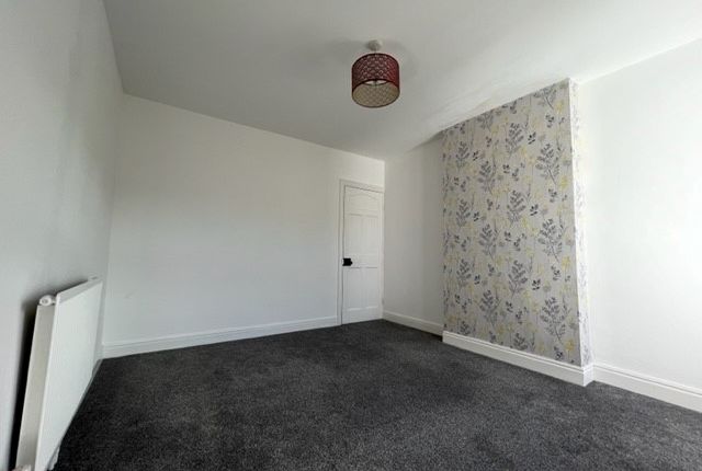 Semi-detached house to rent in Meadow Avenue, Mansfield, Nottinghamshire