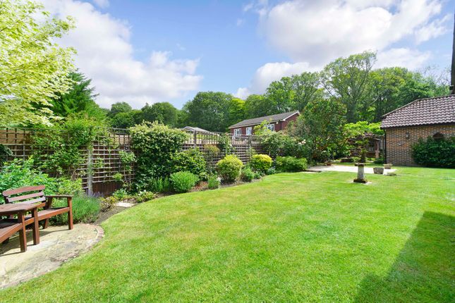1 Southwood Chase, Cranleigh photo 4