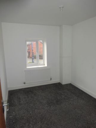 Flat 2 York House 36, Eastway, Oldham photo 4