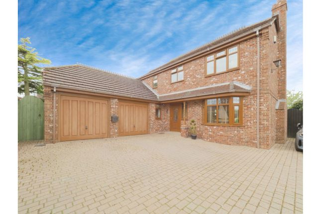 Thumbnail Detached house for sale in Grove Park, Doncaster