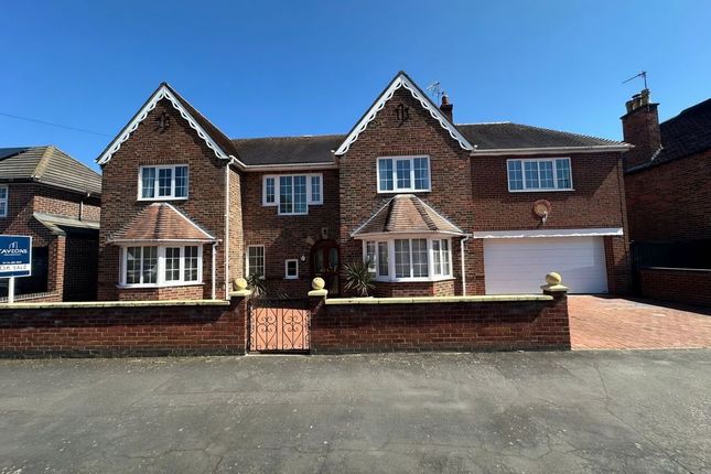 8 Holmfield Avenue, Leicester photo 3
