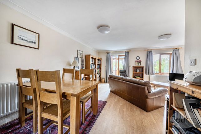 1, Meadow Bank, Guildford photo 4