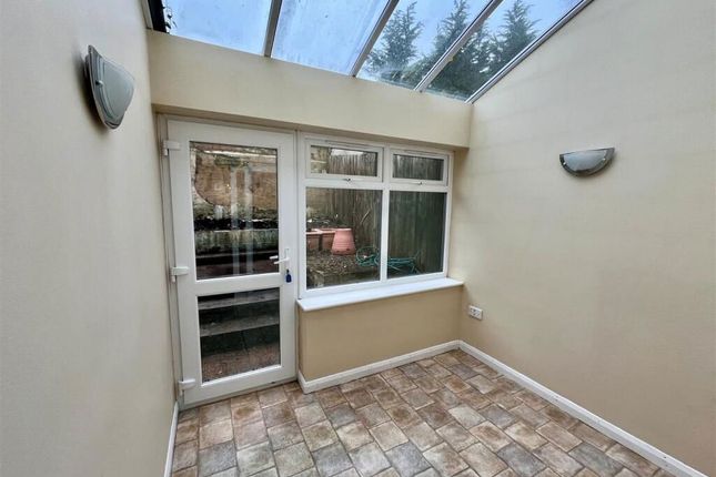 4, Elm Close, Salisbury photo 4