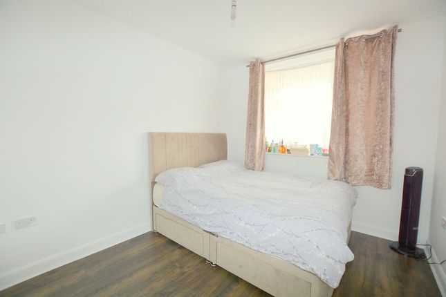24 Lowry Court, Artisan Place, Harrow photo 4