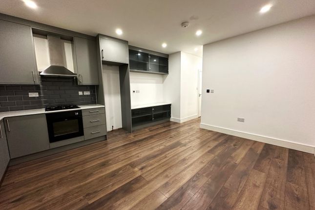 25 Lothian Avenue, HAYES photo 3