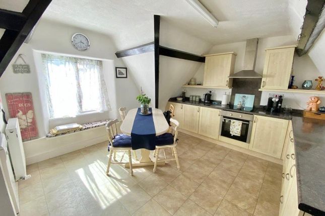 Flat to rent in Firswood, Oak Hill Road, Torquay