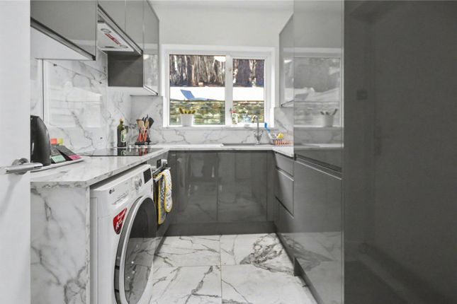 3, Huby Banks, Leeds photo 3