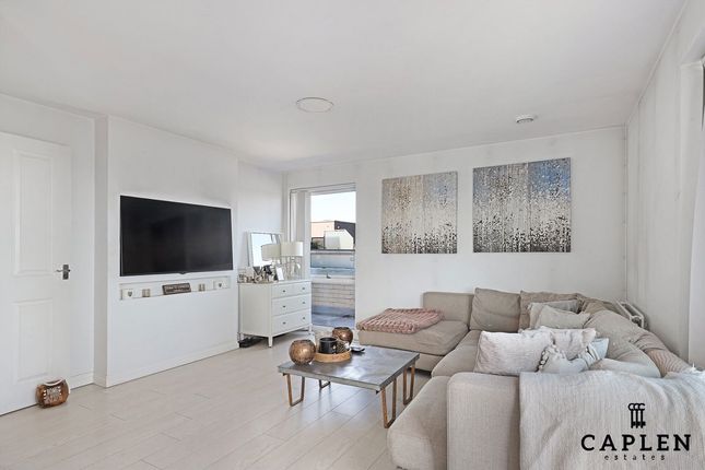Flat 54, 86, Scenix House, Chigwell Road, London photo 2
