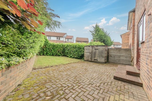 107 Fernleigh Court, Wakefield photo 4