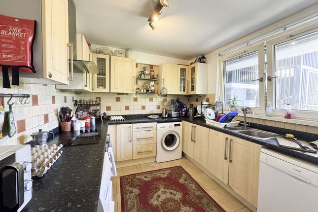 Flat 4 Jenkinson House, Usk Street, London photo 4