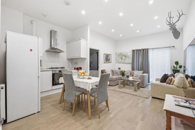 20 Chestnut Avenue, London photo 4