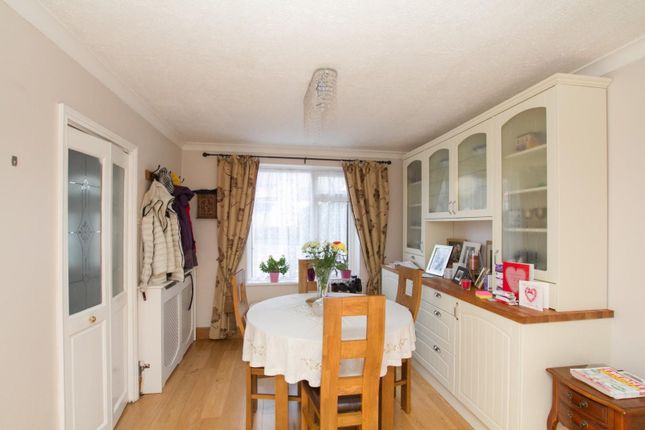 20, Calgary Crescent, Kent photo 4