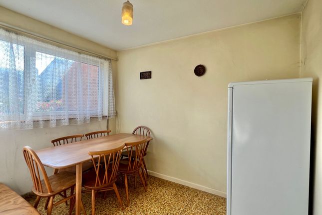 23 Roughmoor Crescent, Taunton photo 4