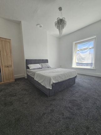 84, Manchester Rd , Heywood photo 4