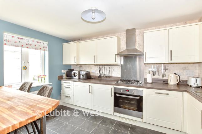 3-bed detached on 34, Whiteland Way, Waterlooville, £400,000