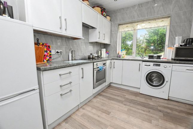 70, Hendal Lane, West Yorkshire photo 4