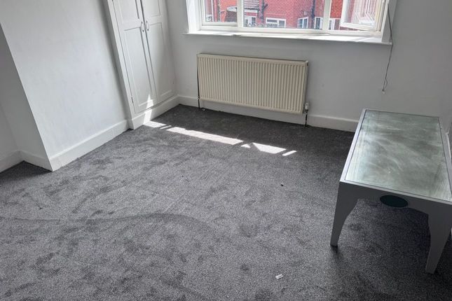 4, Old Bank Road, Mirfield photo 5