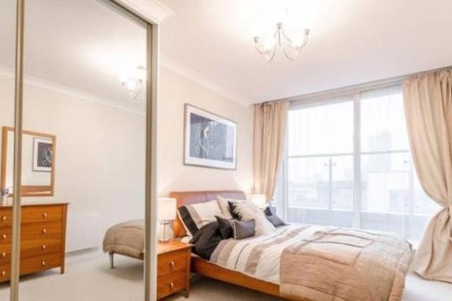 Flat to rent in Canary Wharf, London