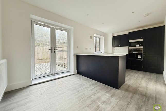 75 Tockholes Road, Darwen photo 3