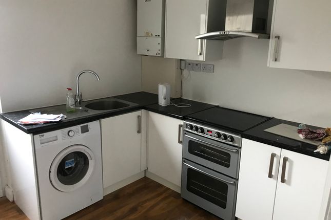 5, Sunningdale Avenue, Feltham photo 3