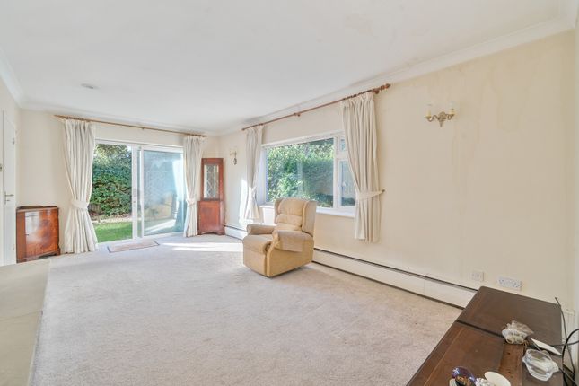 29, Stewart Avenue, Shepperton photo 2