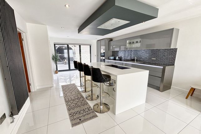 22 Abergarw Meadow, Bridgend photo 4