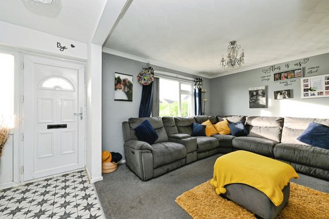 3, Coldhorn Crescent, Cambridgeshire photo 2