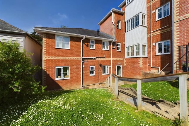 Thumbnail Flat for sale in Brookside Close, Freshwater