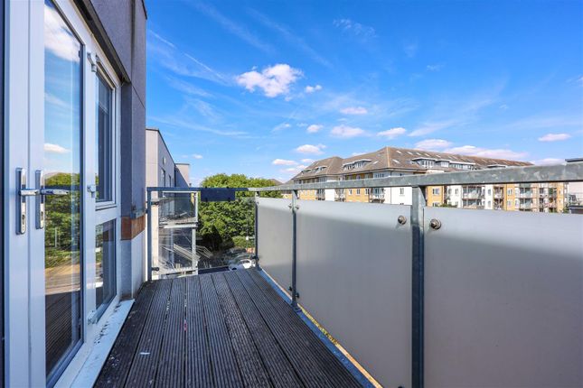 Flat 25, Kew Apartments, 1 Wintergreen Boulevard, West Drayton photo 4