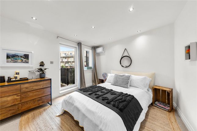 Flat 5,, Apex House, London photo 4