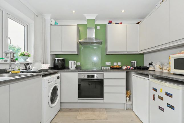 Flat  Standon Court, New High Street, Headington photo 3