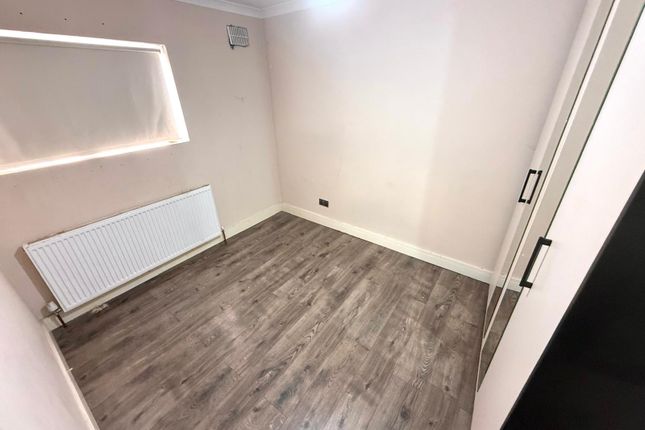 ANNEXE R/O, 199, Scotts Road, Southall photo 4