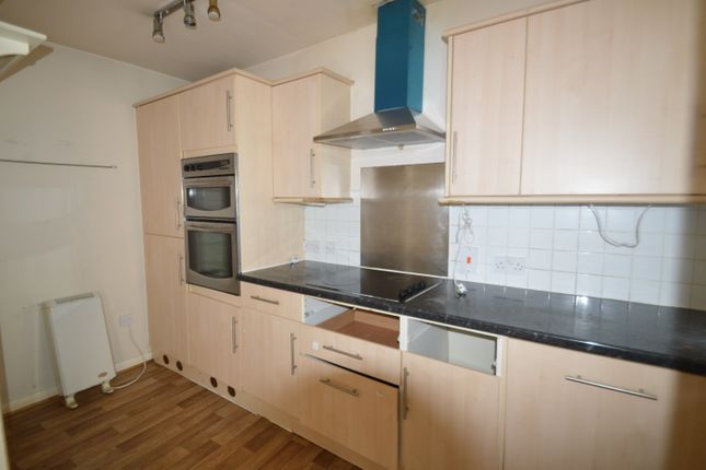 Flat for sale in Thames Reach, London