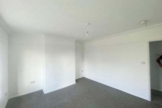 96A, Albert Drive, Woking photo 2