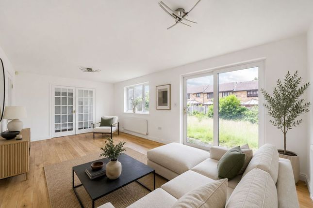 3, Cottongrass Close, Croydon photo 3