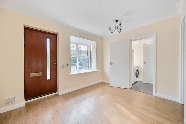 7, Weston Lea, West Horsley photo 5