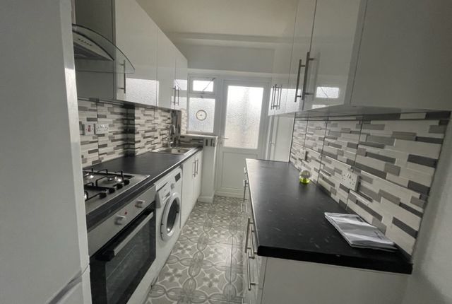 14, Montrose Court, London photo 2