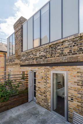 270690 - 6A Basing Court-24.Jpg