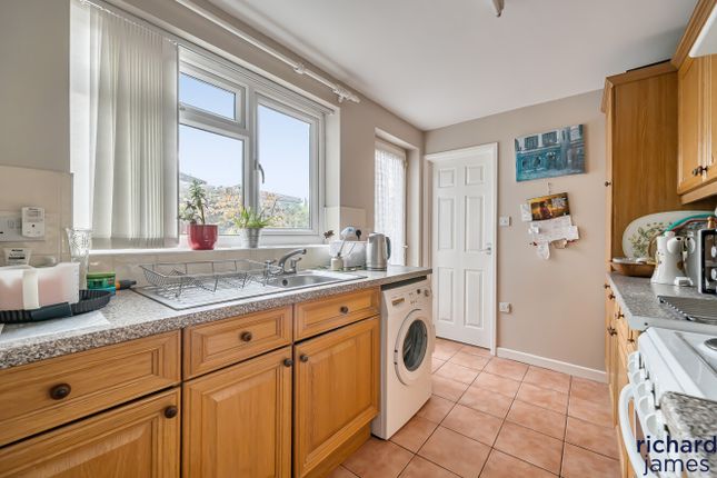12, Campden Road, Swindon photo 3